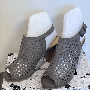 Chinese Laundry Women Sandals